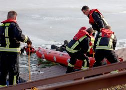 Eisrettung Feuerwehr Jena Trainiert Den Ernstfall 10