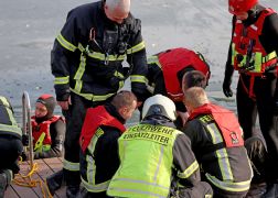 Eisrettung Feuerwehr Jena Trainiert Den Ernstfall 13