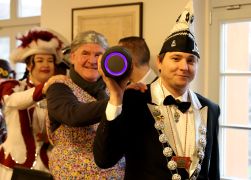 Ploetzliche Attacke Weiber Stuermen OB Buero In Jena 01