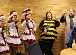 Ploetzliche Attacke Weiber Stuermen OB Buero In Jena 08