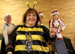 Ploetzliche Attacke Weiber Stuermen OB Buero In Jena 09