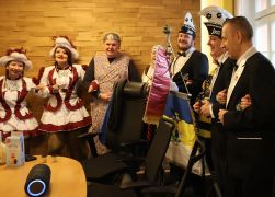 Ploetzliche Attacke Weiber Stuermen OB Buero In Jena 11