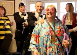 Ploetzliche Attacke Weiber Stuermen OB Buero In Jena 13