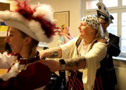 Ploetzliche Attacke Weiber Stuermen OB Buero In Jena 14