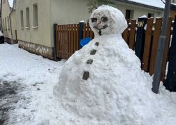 Flockenwirbel In Jena Schneemaenner Erobern Die Stadt 02