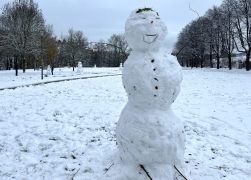 Flockenwirbel In Jena Schneemaenner Erobern Die Stadt 04