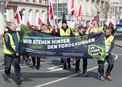 Warnstreik In Jena Beschaeftigte Fordern Hoehere Bezahlung 02