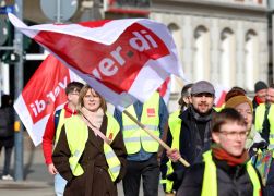Warnstreik In Jena Beschaeftigte Fordern Hoehere Bezahlung 03