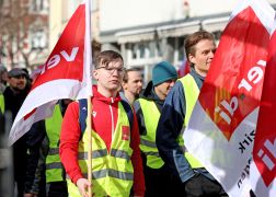 Warnstreik In Jena Beschaeftigte Fordern Hoehere Bezahlung 04