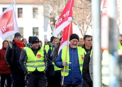 Warnstreik In Jena Beschaeftigte Fordern Hoehere Bezahlung 09
