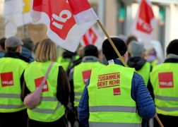 Warnstreik In Jena Beschaeftigte Fordern Hoehere Bezahlung 12