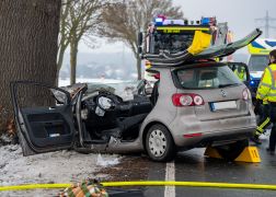 Autofahrer Aus Jena Kracht Gegen Baum 06022026 02