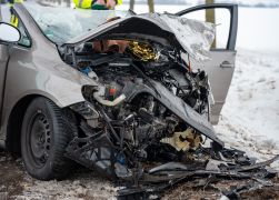 Autofahrer Aus Jena Kracht Gegen Baum 06022026 04