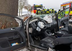 Autofahrer Aus Jena Kracht Gegen Baum 06022026 05