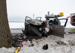 Autofahrer Aus Jena Kracht Gegen Baum 06022026 06