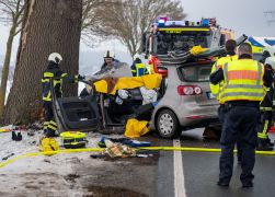 Autofahrer Aus Jena Kracht Gegen Baum 06022026 07