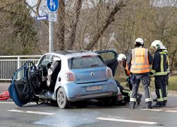 Lkw Kracht In E Smart 88 Jaehrige In Jena Aus Auto Befreit 06jpg
