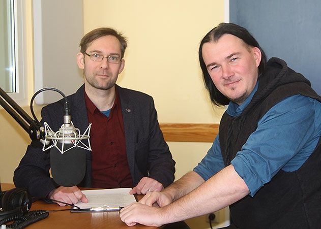 OKJ-Geschäftsführer Tobias Marx (l.) und Medienkünstler Martin Höfer stellten das Programm zum 20. Vereinsgeburtstag vom Radio OKJ vor.