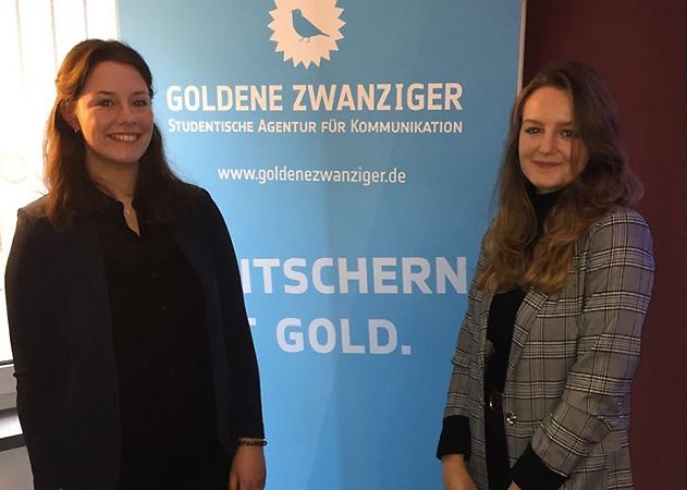 Sophia Althaus und Milena Solmecke (v.l.) von der Agentur Goldene Zwanzigeri in Jena.