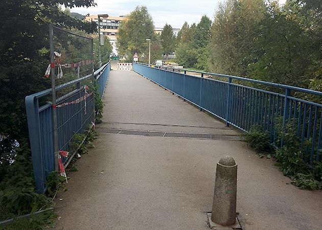 Die Vollsperrung der Fußgängerbrücke zwischen Lobeda-West und dem Gewerbegebiet Göschwitz wurde wieder aufgehoben.