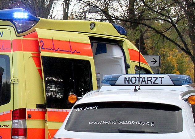 Die zwei verletzten Personen mussten ins Uniklinikum Jena gebracht werden.