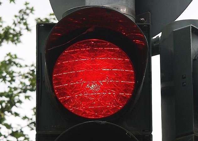 Autofahrer missachtete rote Ampel in Jena-Winzerla.