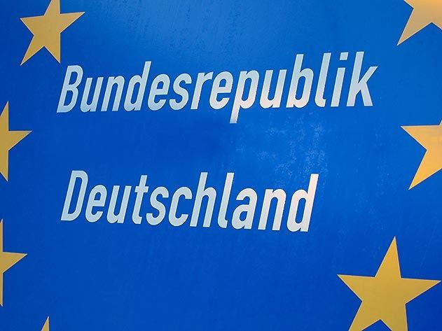 Die Bundesregierung reagiert auf die Flüchtlingskrise: In Deutschland sollen Grenzkontrollen eingeführt und das Schengen-Abkommen vorübergehend außer Kraft gesetzt werden.