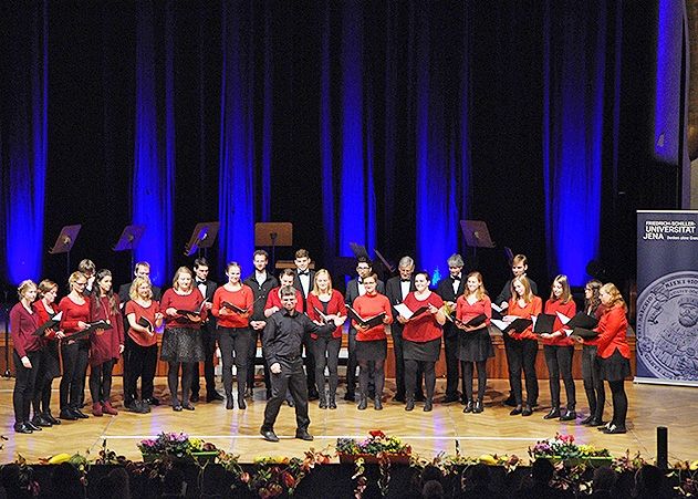 Der Studentenchor der Universität Jena ­– hier bei der Immatrikulationsfeier 2017 – ist einer von drei Chören, die mit einem Benefizkonzert am Donnerstag die Elterninitiative für krebskranke Kinder Jena unterstützen.