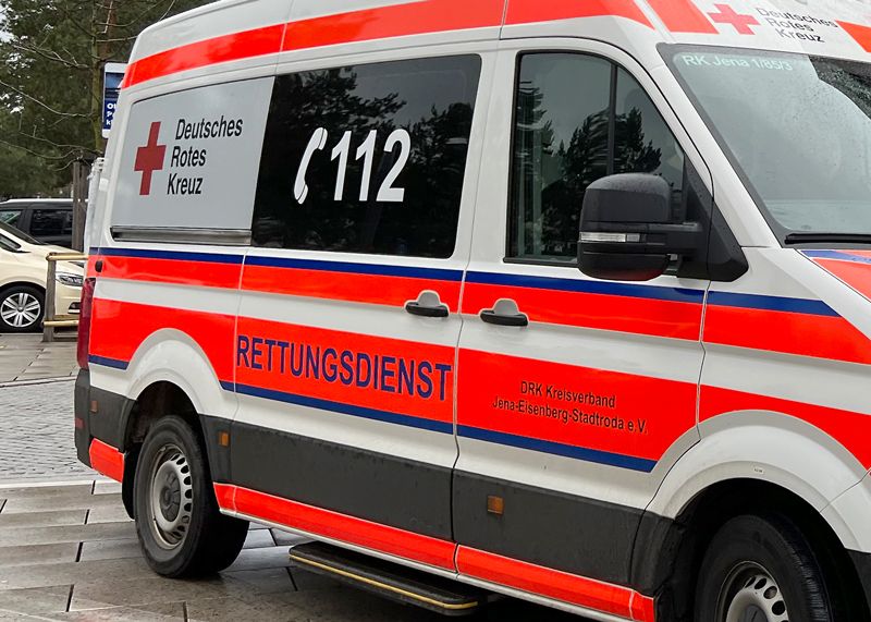 Die 49-jährige Frau musste verletzt ins Uniklinikum Jena.