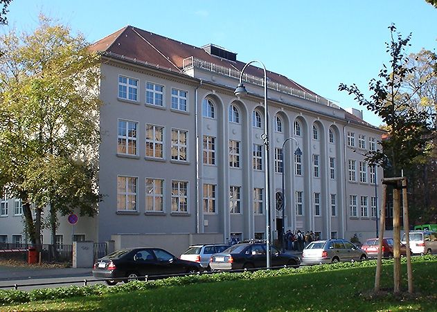 Die Mitarbeiter des Museums begleiten jeden Sonntag um 11:30 Uhr bei ihrem Rundgang durch den Nachbau der historischen Werkstatt von Carl Zeiss.