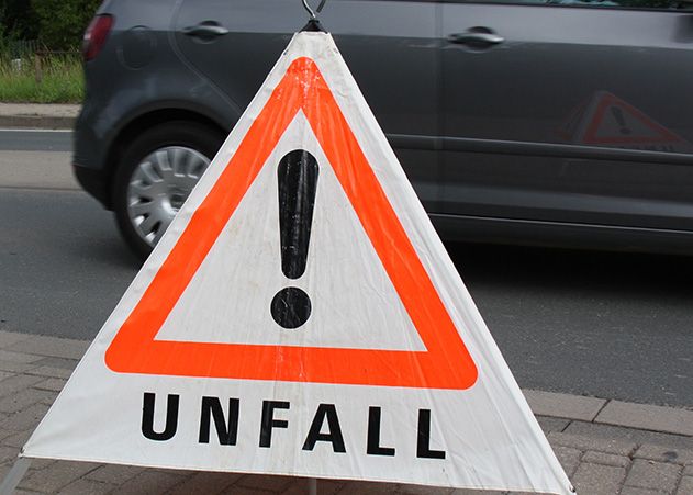 Ein Griff zur Tasche sorgte am Montag für einen Auffahrunfall in Jena.