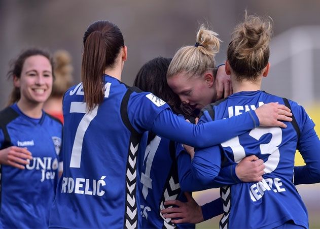 Die Bundesliga-Spielerinnen des FF USV Jena können sich über den höchsten Saisonsieg freuen.