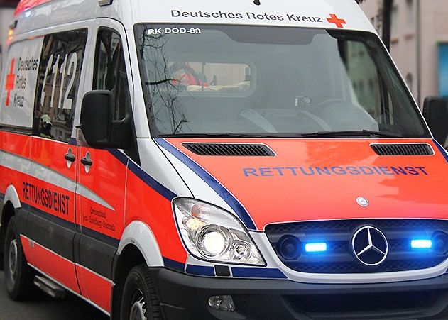 Nach dem Sturz musste die betagte Frau ins Klinikum gebracht werden.