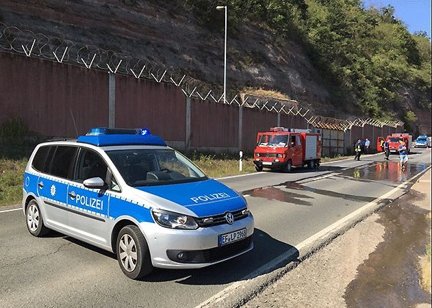 Nach dem Wasserrohrbruch bei Rothenstein bleibt die B 88 noch bis zum Wochenende gesperrt.