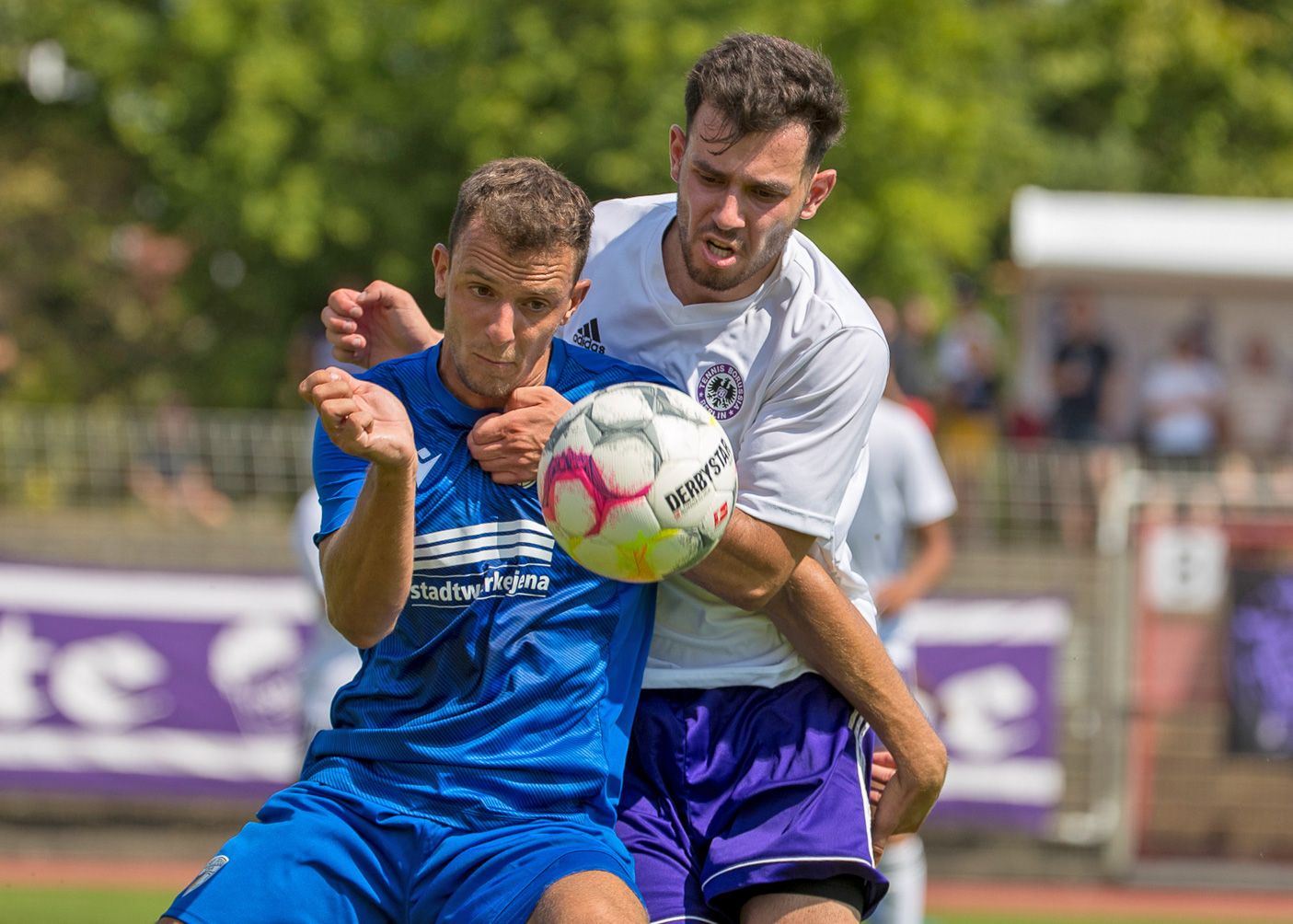 FCC-Kapitän Bastian Strietzel (l.) gelang mit Jena der erste Sieg im Mommsenstadion, wo man vorige Saison noch 1:4 verlor.