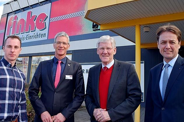 Handwerkermarktleiter Florian Funke, Finke-Hausleiter Uwe Bönewitz, Ortsteilbürgermeister Volker Blumentritt und Finke-Firmensprecher Dr. Rudolf Christa (v.l.n.r.) freuen sich auf den Handwerkermarkt am Sonntag.