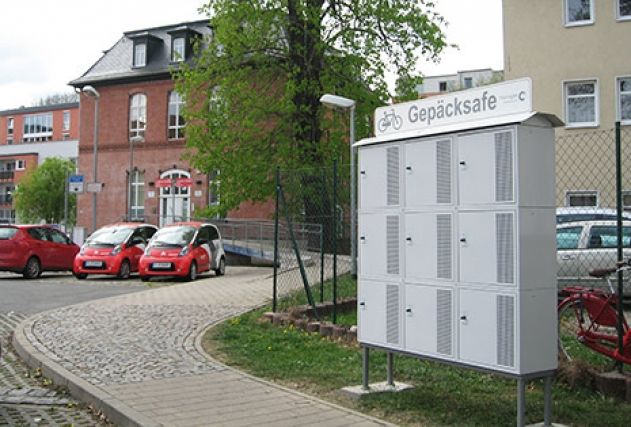 Mitten in Jenas Innenstadt stehen jetzt auch Gepäckboxen für Radtouristen.