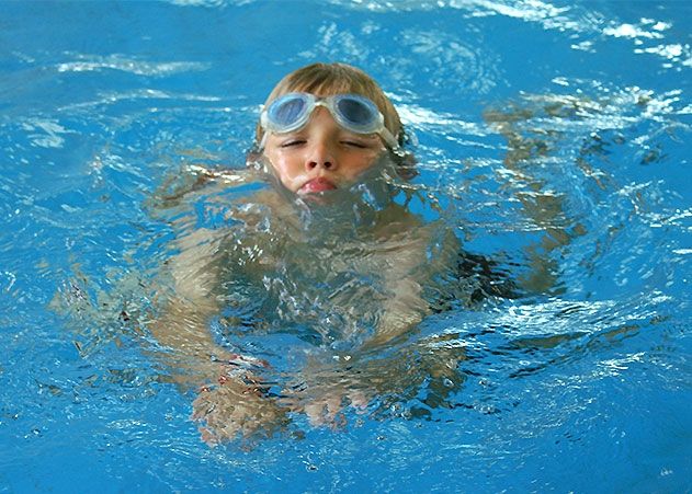 Für Schüler  und Studierende soll der Schwimmunterricht am kommenden Montag wieder starten.