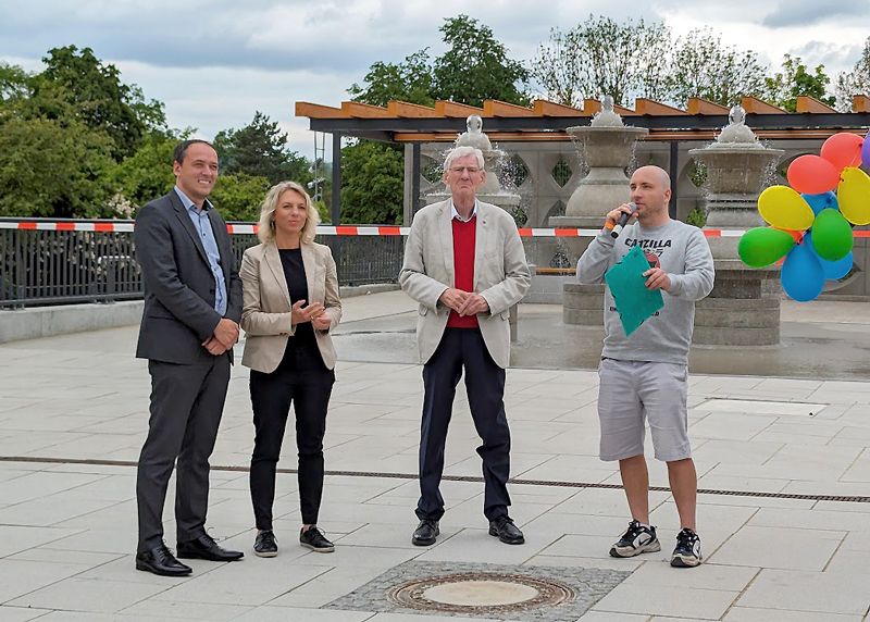 Feierliche Eröffnung am Brunnenplatz: v.l.n.r. Ministerin Susanna Karawanskij, Bürgermeister Christian Gerlitz, Ortsteilbürgermeister Volker Blumentritt und Jugendclub-Leiter Christoph Jaros.