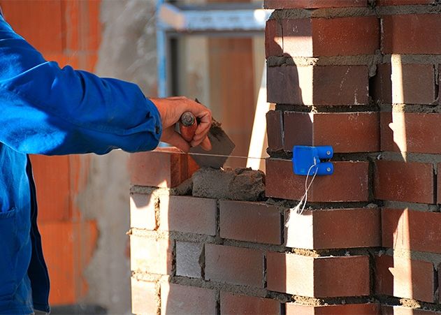 Azubis auf Baustellen könnten bald zu einer Rarität werden, warnt die IG BAU – wenn sich die Arbeitsbedingungen in der Branche nicht verbessern.