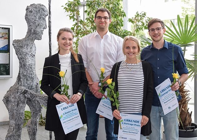 Julia Friederike Fritsch, Pirmin Killinger, Alena Gschwind und Maximilian Bley (v.l.) sind die Preisträger des 16. Nachwuchswettbewerbes im Forschungszentrum Lobeda am UKJ.