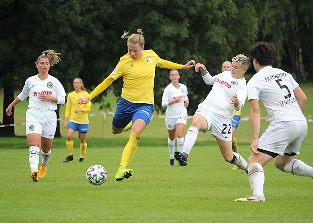 Jenas Christin Meyer gegen drei Frankfurterinnen.