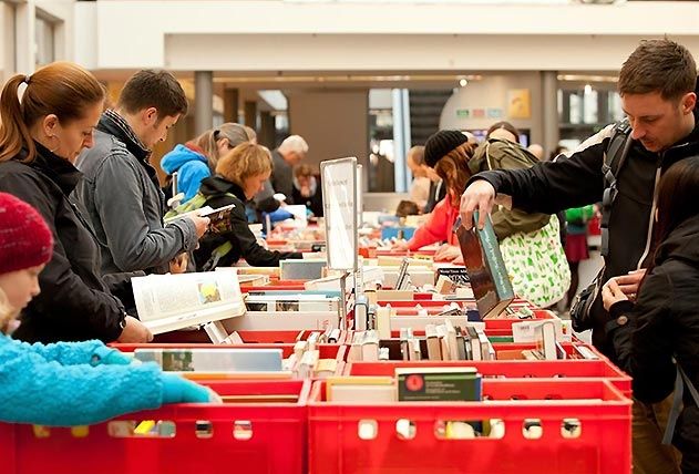 Bücher zum Kilopreis gibt es wieder zur Bücherbörse in der Goethe Galerie.