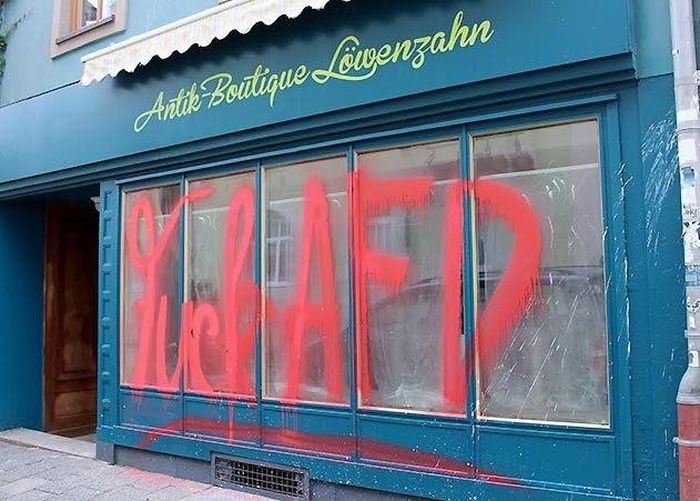 Auf das Gebäude, in dem die AfD in der Jenaer Wagnergasse ihr Wahlkreisbüro eingerichtet hat, wurde am Montagmorgen ein Anschlag mit Farbbeuteln verübt.