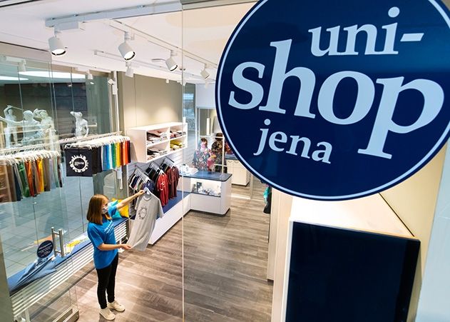 Blick in den neu gestalteten Uni-Shop  am Campus der Friedrich-Schiller-Universität Jena.