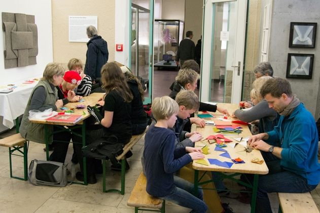 Bei der Premiere im Dezember war das Interesse am „Tag des Faltens“ im Phyletischen Museum groß, daher gibt es am 28. März eine Neuauflage.