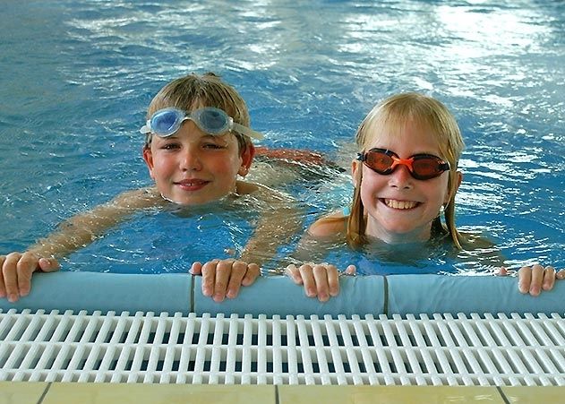 Die DRK-Wasserwacht bietet wieder einen neuen Schwimmlernkurs an.