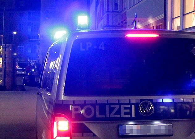 Polizeieinsatz in der Johannisstraße: Ein 28-Jähriger erlitt nach einem Faustschlag einen Nasenbeinbruch.