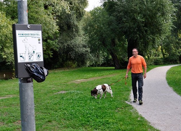 Um der Verunreinigung der Stadt durch Hundekot entgegenzuwirken werden wieder kostenlose Hundekottütenspender aufgestellt.