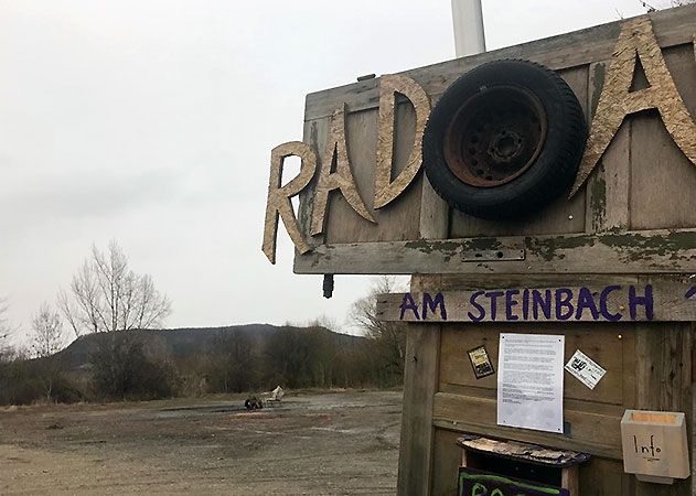 Der Wagenplatz direkt am Saaleufer in Jena-Löbstedt ist seit Sonntag geräumt.